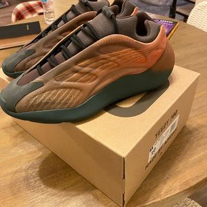 Yeezy 700’s! Size 10